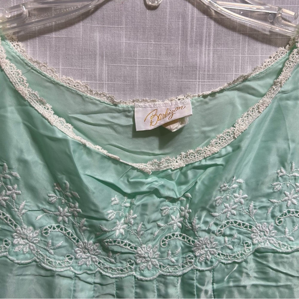 Vintage Barbizon night gown - Picture 2 of 5